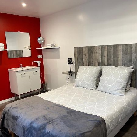 Aux Charmes 1 Bed and Breakfast Isques Εξωτερικό φωτογραφία
