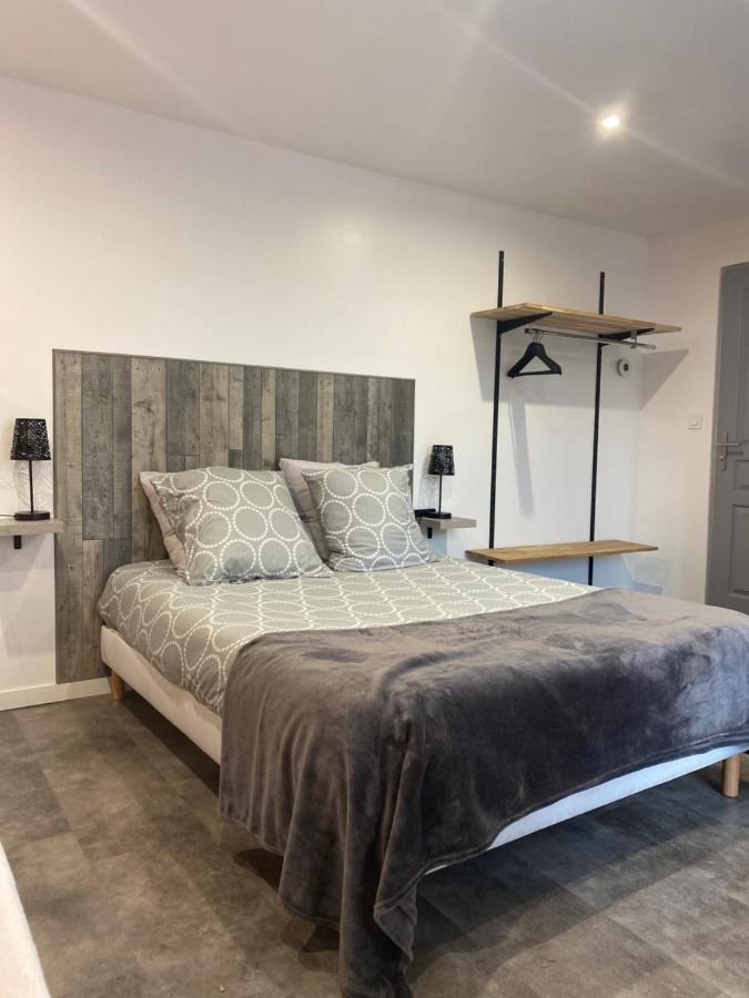 Aux Charmes 1 Bed and Breakfast Isques Εξωτερικό φωτογραφία