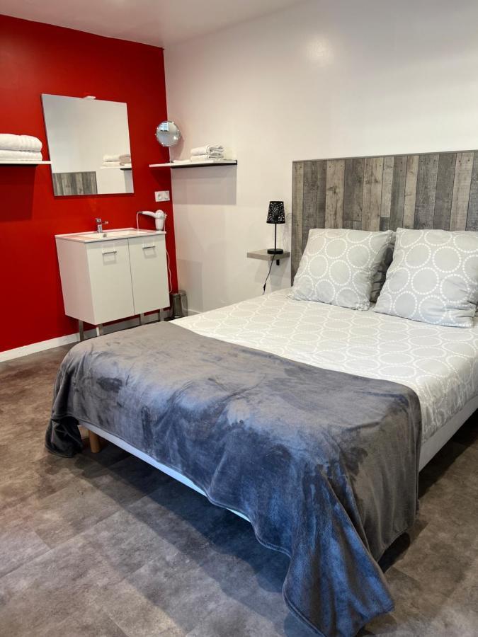 Aux Charmes 1 Bed and Breakfast Isques Εξωτερικό φωτογραφία