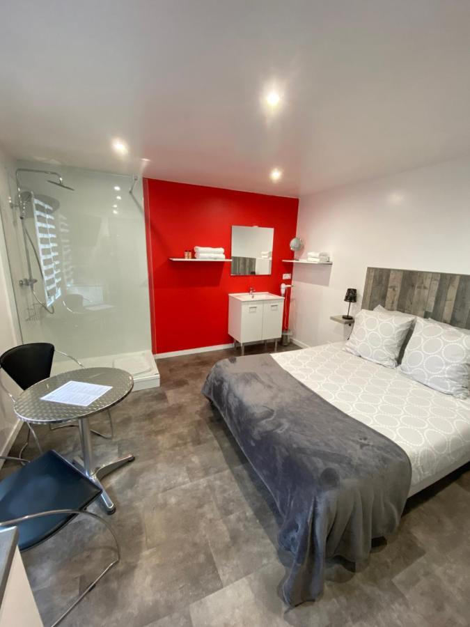 Aux Charmes 1 Bed and Breakfast Isques Εξωτερικό φωτογραφία