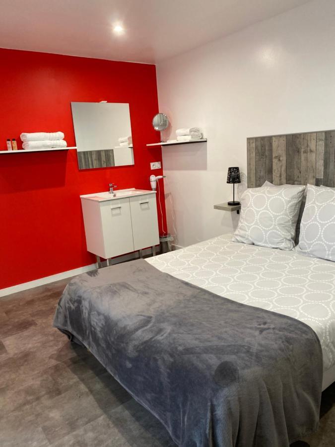 Aux Charmes 1 Bed and Breakfast Isques Εξωτερικό φωτογραφία